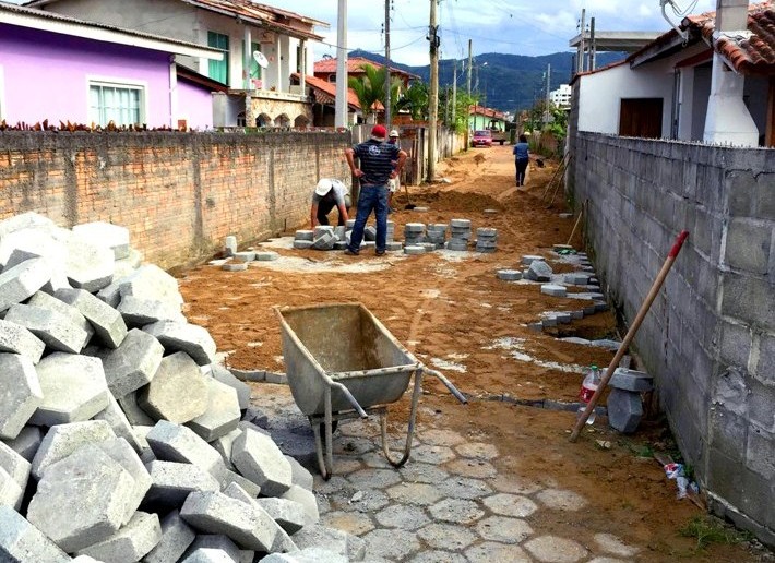 Obras de calçamento bairro Saveiro - Foto-Assessoria
