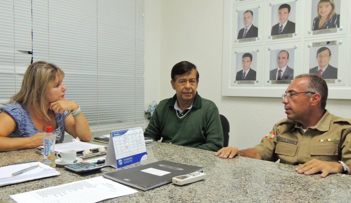 Sandra, Luiz e Araújo em reunião na Acibig (Foto: Biguá News)