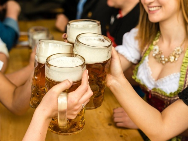 Oito cervejarias serão responsáveis pelo chope durante a Oktoberfest (Foto: Kzenon/Shutterstock)