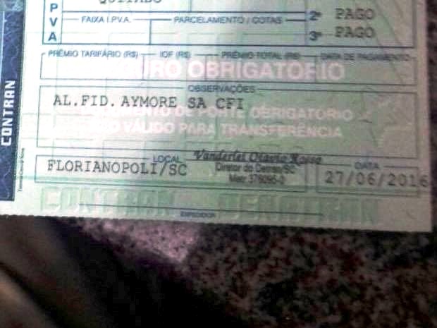 Documento de carro tinha Florianópolis escrito de maneira errada (Foto: Divulgação/PRF)