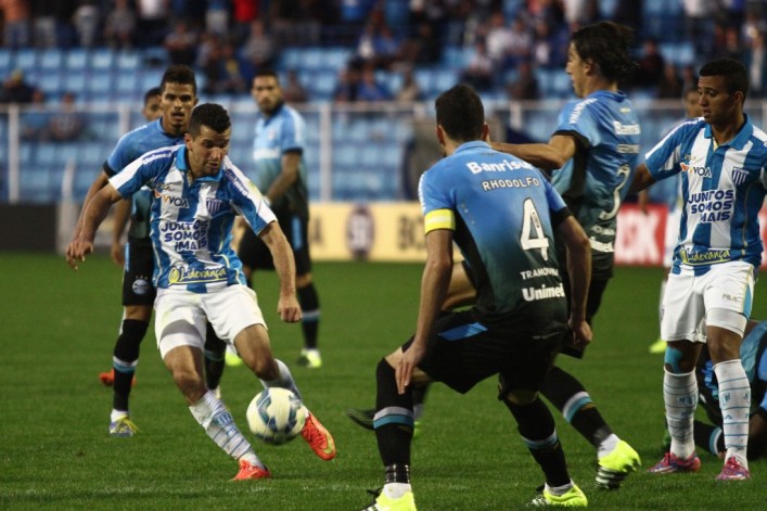 Avaí leva 'gol relâmpago' e perde para o Grêmio na Ressacada