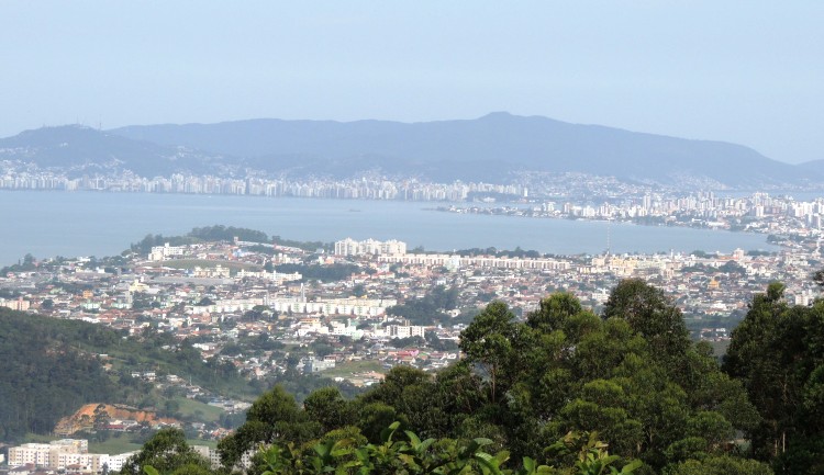 Biguaçu e Florianópolis - vista de cima do morro - foto de Samira Zampieron Alves