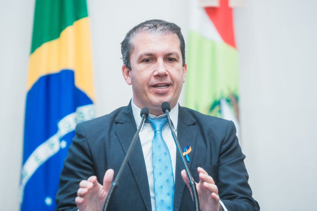 Camilo Martins desponta como favorito na disputa pela presidência da Alesc
