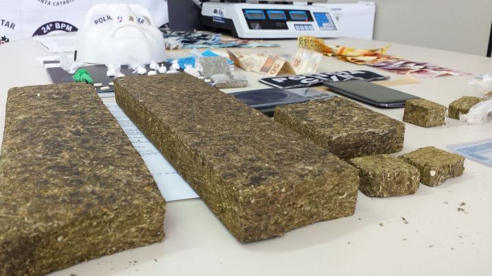 Três traficantes são presos em Biguaçu