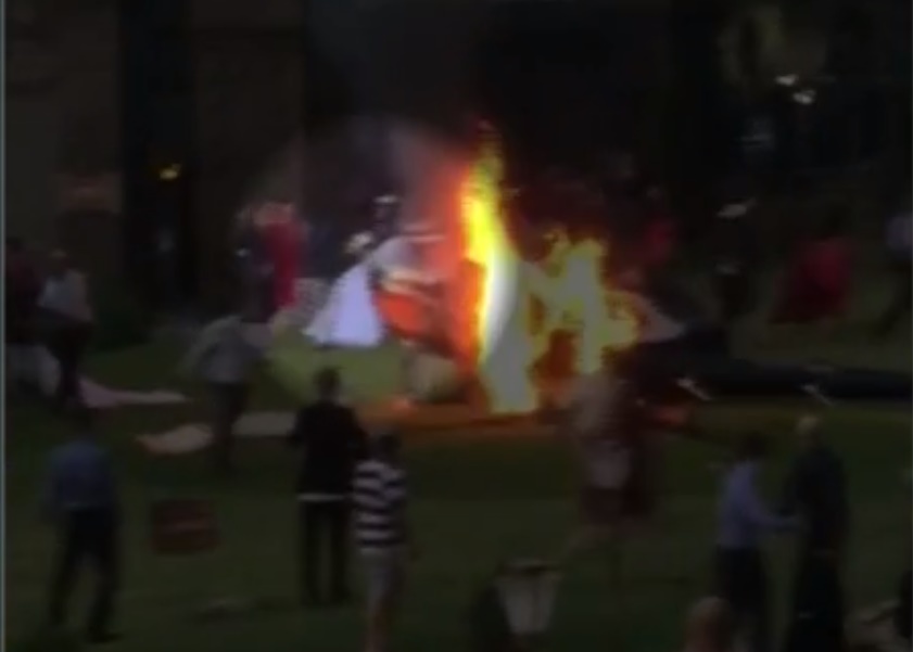 Helicóptero que levava noiva cai, ela sai ilesa e se casa em seguida