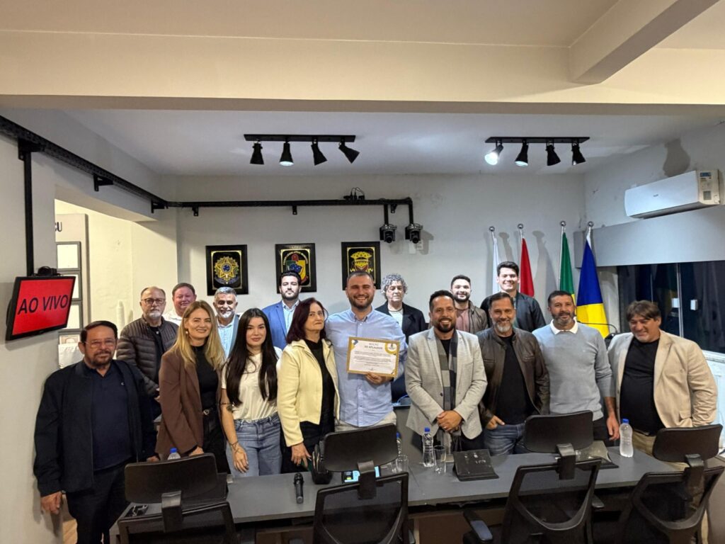 Saiba porque Vinícius Hamilton do Amaral recebeu homenagem da Câmara de Biguaçu