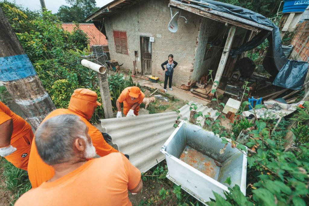 Operação Granizo amplia distribuição de telhas e chega a novos bairros